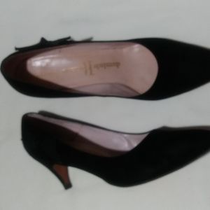 Vintage Dominic Romano black suede heels with side bow. 8.5 narrow